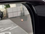 【ブラインドスポットモニター】車外にいる車をいち早く検知し、ドライバ―に知らせるシステムです。