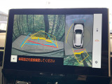 【パノラミックビューモニター】専用のカメラにより、上から見下ろしたような視点で360度クルマの周囲を確認することができます☆死角部分も確認しやすく、狭い場所での切り返しや駐車もスムーズに行えます。