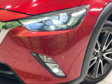 【LEDヘッドライト】悪天候や夜間走行時も良好な視界を確保し安心して運転できる高輝度LEDヘッドライトを装備!点灯速度が早く、消費電力も抑えられています。