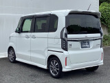 リアはプライバシーガラス付です。見た目もかっこいいですよね。また、太陽光を防ぐので冷房の効きを良くする効果もあるんです。エアコンを控えめにすれば燃費向上も見込めますよ。
