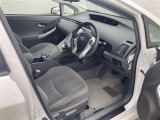 高いホールド性で運転姿勢が安定します。長距離ドライブでも疲れにくいのが魅力です。快適なドライビングライフをお送りください♪