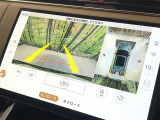 サラウンドカメラ(360&deg;カメラ) 車載のカメラを駆使し、車を真上から見下ろしている映像に変換、センターディスプレイに表示させ、安全な駐車をサポート。縦列駐車や狭い場所への駐車に大きく役立ちます。