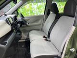機能的な運転席周りのデザイン。操作しやすい位置に配置されたスイッチ類が、運転をサポートします。