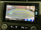 リバースギアに入れるだけで後方の表示へ切り替わります。夜間や雨の日の駐車も楽になりますよ。
