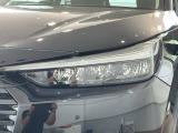 LEDヘッドライトは、点灯の瞬間から最大光量を発揮し、突然暗くなるトンネルなどでの安定感を高めます。
