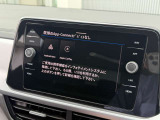 便利なスマホ連携機能( Apple CarPlay・Android Auto対応)を搭載!お手持ちのスマートフォンを接続するだけで、大画面の純正モニターに使い慣れたスマホの地図アプリや音楽アプリが映し出されます!