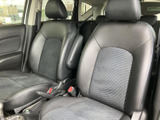 運転席周りはシンプルで操作しやすい。必要な情報を一目で確認できます。快適なドライブをサポートします。