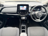 運転席からの視界は良好で、運転に集中できます。シートの形状も工夫されており、長距離運転でも疲れにくいでしょう。