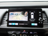 バックカメラの画像です。ガイドラインがスムースな車庫入れをサポートいたします。車庫入れの安心感がアップしますね。