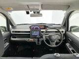 【前方視界】開放的な前方視界!運転がしやすく疲れにくいです♪窓が大きく、見通しがとっても良いおクルマですよ♪