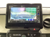 バックモニター付きで、車庫入れやバック時の後方確認をしっかりサポート。モニターに映し出される映像で死角も確認しやすく、狭い場所での駐車や後退時の操作をより安心して行えます。