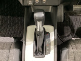 「e:HEV」搭載車です。日常シーンのほとんどをモーターで走行し、高速クルージングなどモーターよりもエンジンの方が効率が良い領域はエンジンで走行、あらゆる領域で優れた燃費走行を実現します。