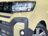 【LEDヘッドライト】悪天候や夜間走行時も良好な視界を確保し安心して運転できる高輝度LEDヘッドライトを装備!点灯速度が早く、消費電力も抑えられています。