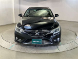 お車購入のポイントとなるフロントマスクです!シャープな目つきが印象的なデザインのヘッドランプです。