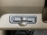 ハンドルの左下にETCがついています。高速道路の料金所の通過も楽々です。 カードの取り出しもしやすい場所についています。