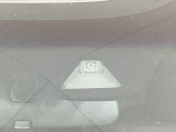 【ホンダセンシング】走行中に前方の車両等を認識し、衝突しそうな時は警報とブレーキで衝突回避と被害軽減をアシスト。より安全にドライブをお楽しみいただけます。
