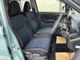 運転席まわりです。実際に座ってみて、乗り心地を体験してみてください。