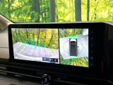 【アラウンドビューモニター】専用のカメラにより、上から見下ろしたような視点で360度クルマの周囲を確認することができます☆死角部分も確認しやすく、狭い場所での切り返しや駐車もスムーズに行えます。