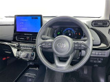 運転席まわりです。 各操作スイッチは使いやすい位置に配置されてます。