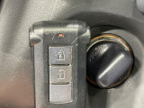 【キーレス】少し離れた場所からでもボタン一つでドアの開錠・施錠ができるのでとっても便利!ドアの鍵穴周りに傷をつけることもありません♪