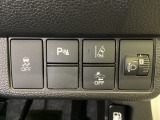 ハンドルの右側にはヘットライトリベライザーとHondaセンシング用のメインスイッチがついています。ヘッドライトリベライザーは道路状況や積荷の加重に応じてライトの高さを調節できます。