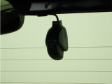 ◆リアにもドライブレコーダーを装備しております◆映像・音声などを記録する自動車用の装置です。もしもの事故の際の記録はもちろん、旅行の際の思い出としてドライブの映像を楽しむことができます。
