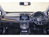 操作性に優れた運転席となります!小物入れや各ボタンの配置にこだわり、使いやすいです!座り心地もよく視認性も良好なのでロングドライブもお任せ下さい!