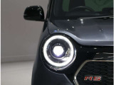 ヘッドライトはプロジェクタータイプのLED