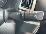 【オートライト(AUTO)】外の明るさをシステムが感知して、自動でヘッドライトが点灯します。ヘッドライトをつけ忘れを防ぐ便利機能です。