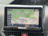 純正ナビを装備。タッチパネル式で使いやすく、お出かけもラクラクです。