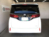 バックカメラが付いているので後方確認が非常にしやすいです。今や運転初心者も熟練者も必須装備!