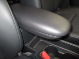 運転席にはアームレストがあります!