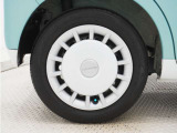 ◆純正ホイール装着車◆シンプルなデザインのホイールキャップ付きです。