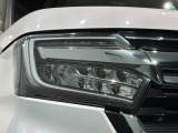 LEDヘッドライトは、点灯の瞬間から最大光量を発揮し、突然暗くなるトンネルなどでの安定感を高めます。