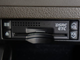 ★ETC(DSRC)が装備されています!!社外品とは違い収まりの良いデザインが人気!高速道路を利用する際は必需品ですよね!!ストレス無く料金所を通過出来ます!!
