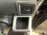 見た目が大事!な外装はぴかっとキレイに磨いており、経年のくすみもよみがえっております。ヘッドライトやドア周辺を磨く際にはマスキングテープを使用して保護しながら丁寧に作業をしております。