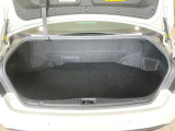 積み下ろしのしやすいデッキにはたっぷりと荷物を積み込んでいただけます。遊びから仕事まで、様々なシーンで頼れます♪
