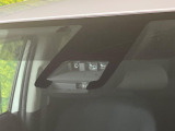 【トヨタセーフティセンス】走行中に前方の車両等を認識し、衝突しそうな時は警報とブレーキで衝突回避と被害軽減をアシスト。より安全にドライブをお楽しみいただけます。
