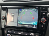 バック時の安全性を高めるバックモニター。狭い場所でも安心の駐車をサポートします。ガイドライン表示でより正確な判断が可能です。