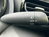 雨天時でもクリアな視界を確保するワイパーレバー。操作も簡単で、快適な運転をサポートします。視界の確保は安全運転に不可欠です。