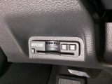 ハンドルの左下にETC2.0がついています。高速道路の料金所の通過も楽々です!。 カードの取り出しもしやすい場所についています。