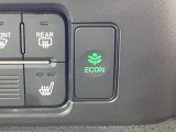 【eコンスイッチ】低燃費運転をサポートするECONモード。スイッチをONすると、エンジンやトランスミッション、A/Cなどを協調制御し、燃費の向上に貢献。エコドライブの効果を高めます。