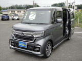 ★両側スライドドア★左側電動スライド!狭い駐車場や壁際などでの乗降りに便利です!操作はワイヤレスリモコン、室内のコントロールスイッチ、ドアハンドルで行えます!挟み込み防止機能付で安心!