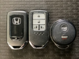 スマートキー付きですからドアロックの開閉およびエンジンスタートが楽々です。電動スライドドアの開け閉めもボタンで操作できます。加えて、純正リモコンエンジンスターター用の操作キーもついています。