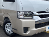 【LEDヘッドライト】悪天候や夜間走行時も良好な視界を確保し安心して運転できる高輝度LEDヘッドライトを装備!点灯速度が早く、消費電力も抑えられています。