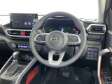 運転席まわりです。 各操作スイッチは使いやすい位置に配置されてます。