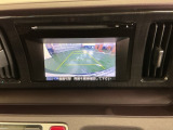 ガイドライン付きバックモニターで車庫入れも安心。知らない道でも安心して楽しくお出かけができます