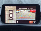 狭い場所での駐車やすれ違いなどでより的確な運転操作に役立つ360&deg;ビューモニターが装備されています。