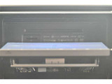 画面の奥にはCD,DVD、SDのスロットがあります
