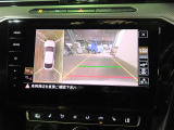 リアビューカメラだけでなく、アラウンドビューカメラも装備。大きな車でもこれがあれば車庫入れ、幅寄せもラクラクです。